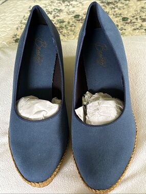 Newport Blue Canvas Espadrille Wedge by Newport size 11 WW new in box